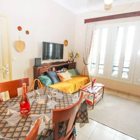 Pavillon De Yourhosthelper *