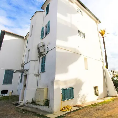 Pavillon De Yourhosthelper 瓦洛里